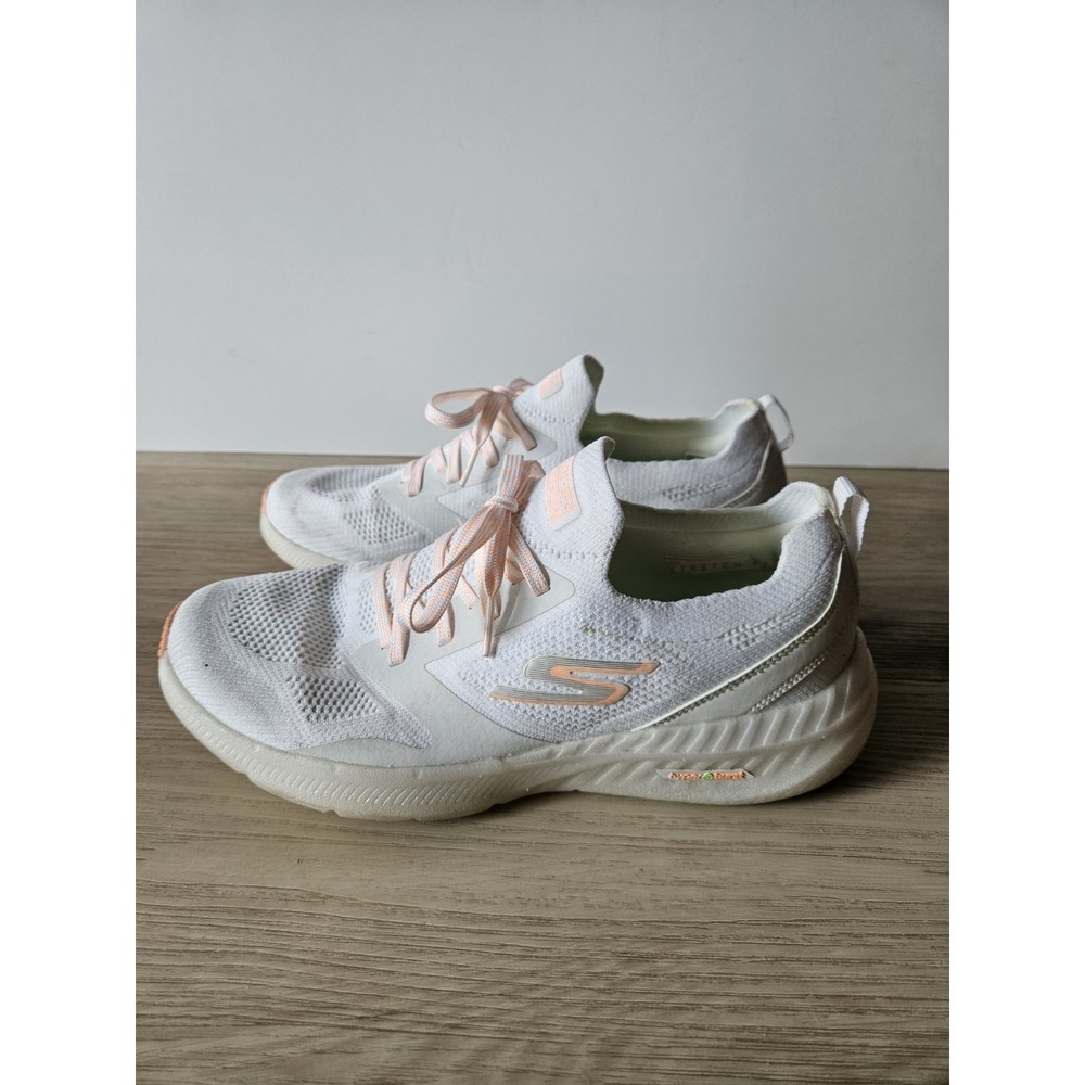 Skechers GO Run Hyper Burst Air Goga Mat Sneakers Women's 8.5 White Peach